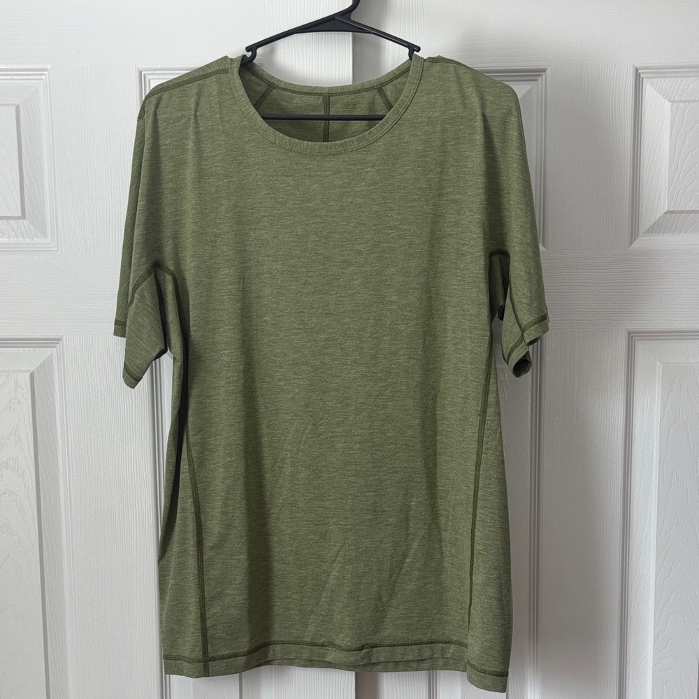 LuluLemon Men’s Pullover Short Sleeve T Shirt Size Medium
